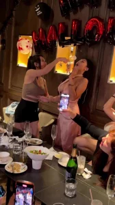 顶级富人圈泄密，上海顶级会所名媛盛宴，富哥们会所嗨完直接带回酒店啪啪