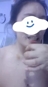 颜射熟女一脸，大学生量就是足