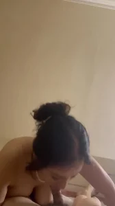 搞定大奶少妇同事欲望很大，很喜欢给我口的受不了
